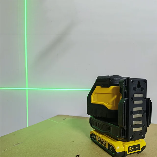 DeWalt Niveau laser 20V Max à faisceau vert en croix (DCLE34021B