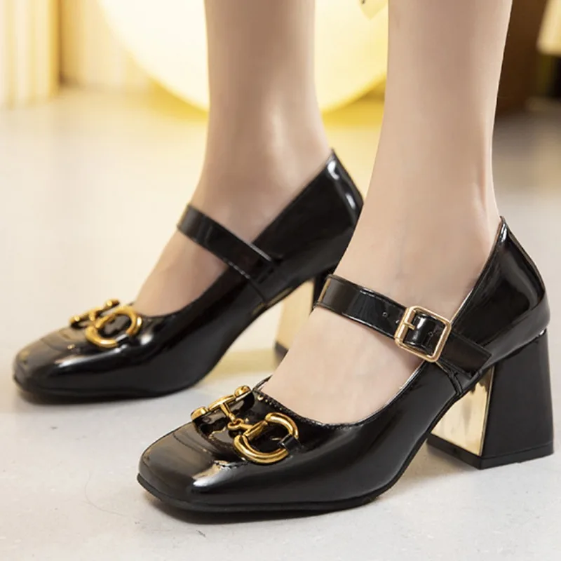 

Женские босоножки на высоком каблуке, сандалии с металлической цепочкой и пряжкой, с квадратным носком, на высоком толстом каблуке, Новинка лета 2024