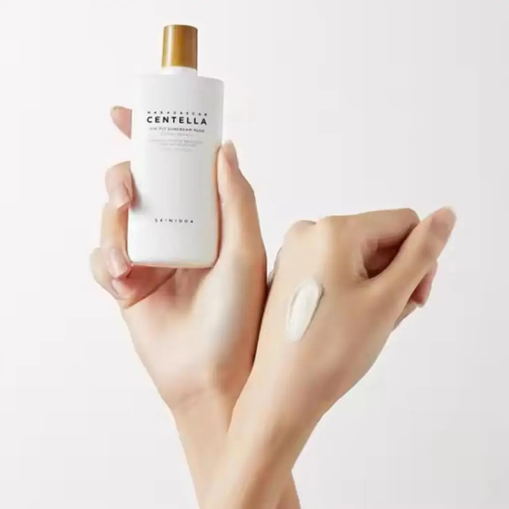 Asiaticum Hyaluronic Acid Sunscreen Essence Lightweight Moisturizing SPF Protection Hydrating and Nourishing Skin Care
