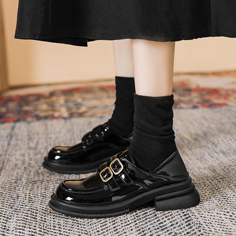 2023 Spring New Women's Leather Shoes Black Loafers Fashionable Metal Decoration Middle Heel Banquets and Offices Casual Shoes