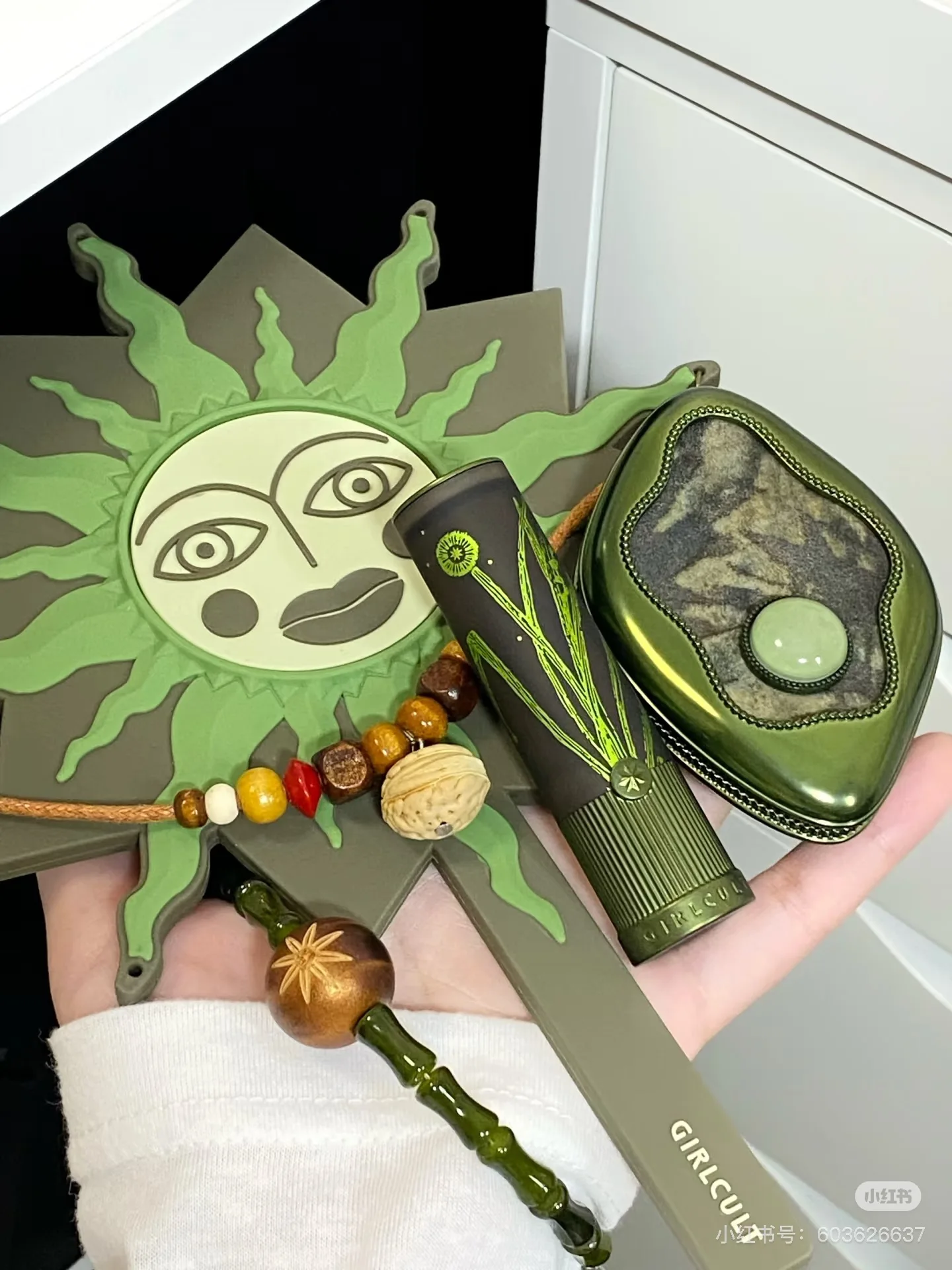 Girlcult Chameleon Dreamland Eyeshadow Palette Mirror Lip Glaze Eyeliner Glue Pen Flowing Firefly Causing Grass Green eye shadow eye shadow plate