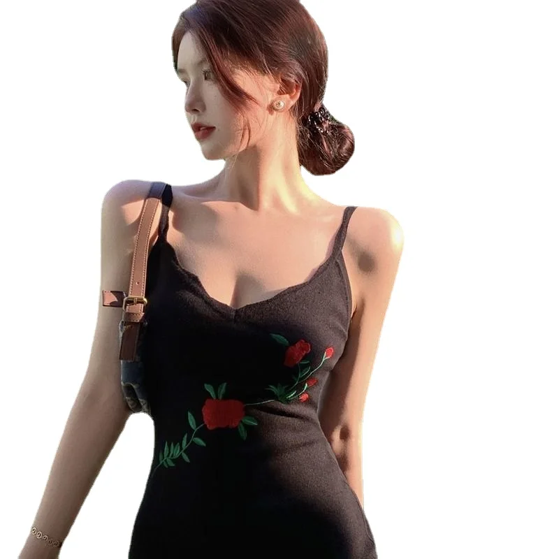 

Женское трикотажное платье на бретельках, облегающее черное платье с вышивкой розы и V-образным вырезом, длинная юбка с высокой талией и разрезом, лето