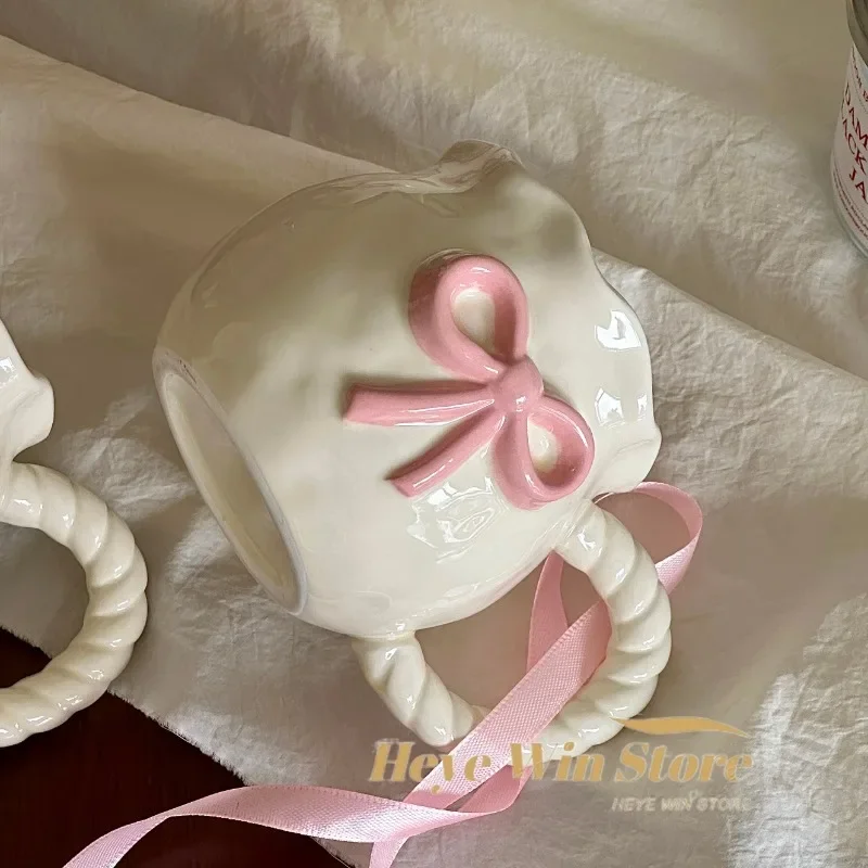 Tazza in ceramica con fiocchi rosa dappertutto - Italia