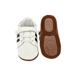 The new indoor walking shoes are comfortable and anti-skid rubber soles
