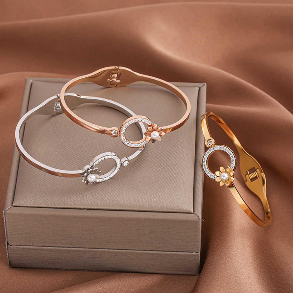 316L Five Leaf Clover Daisy Zircon Hollow Round Open Bracelet Women's Fashion Gold Plated Cuff Bracelet Waterproof Jewelry 2