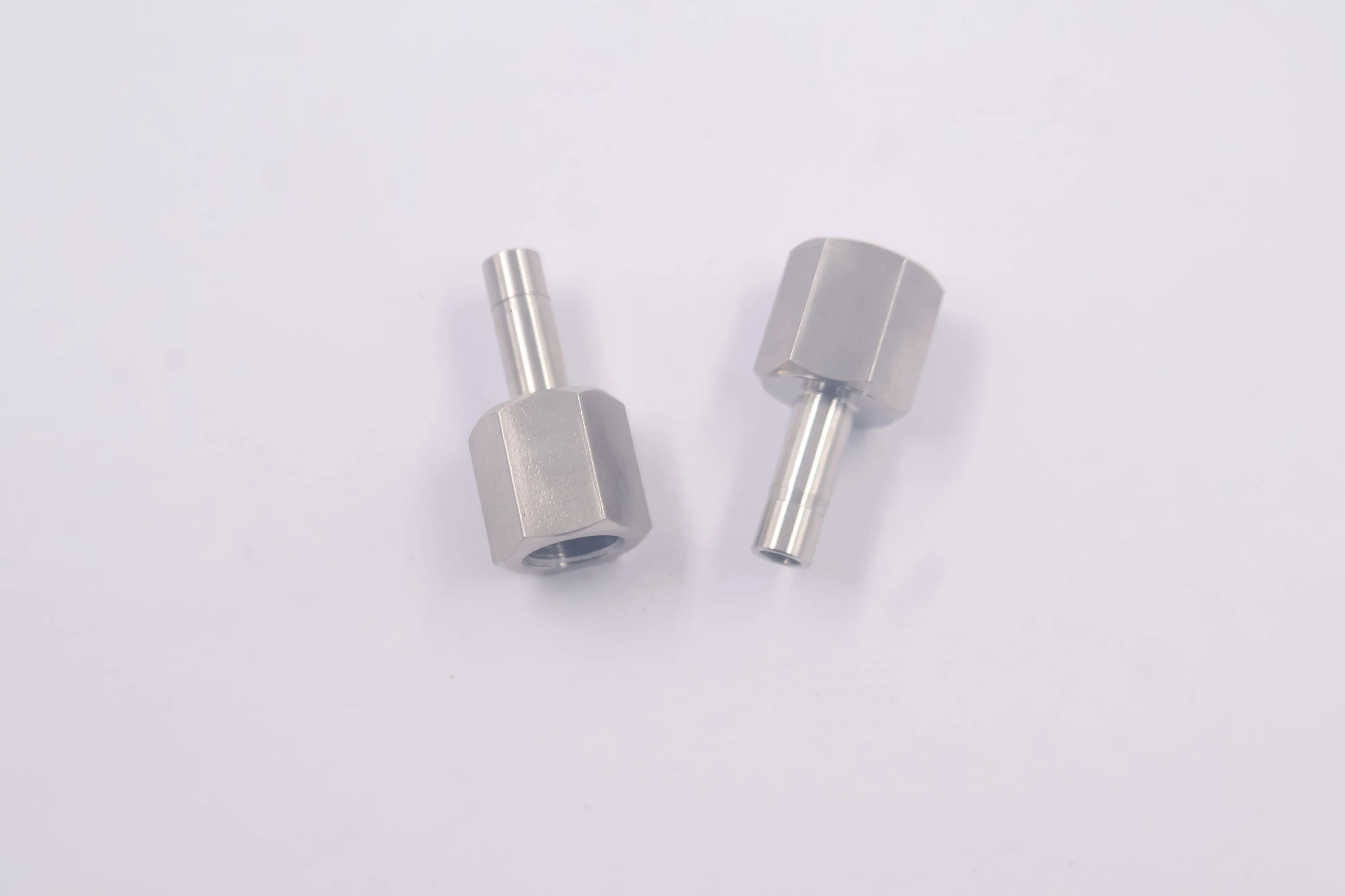 SS-6-MTA-7-4RP, Stainless Steel Tube Fitting, Female Tube Adapter, 6 mm OD x 1/4 in. Female ISO Parallel Thread