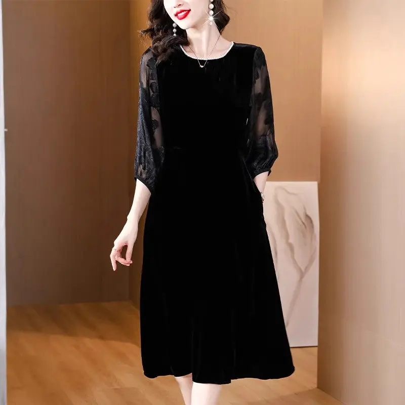 

Mom's Silk Velvet Dress 2023 Autumn New Fashion Style Large Size Slim Hollow Black Lace Sleeve Spliced Elegant Long Dress Z2996