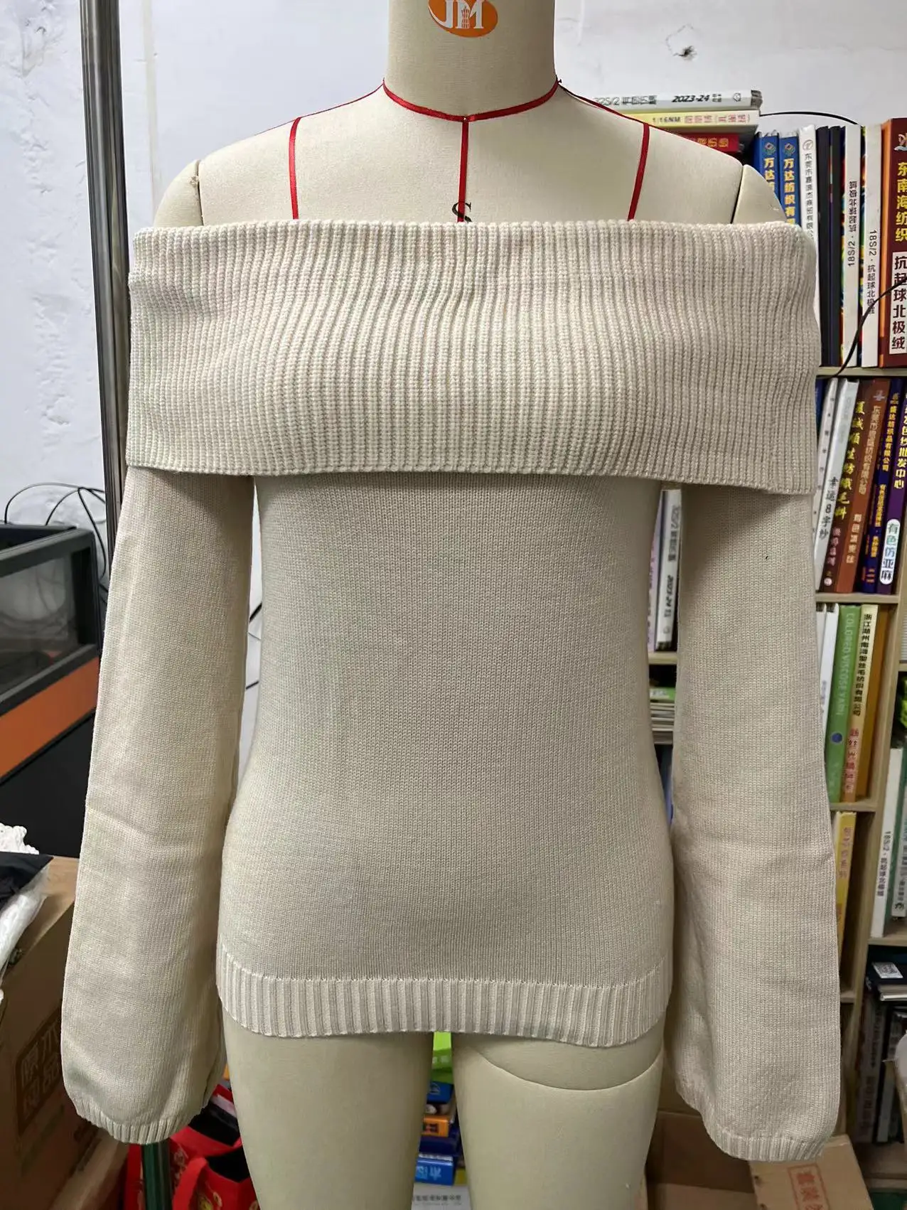 Suéter de punto blanco para mujer, jersey ajustado con hombros descubiertos, moda, manga larga, cintura alta, sin espalda, suelto, ropa de calle, nuevo