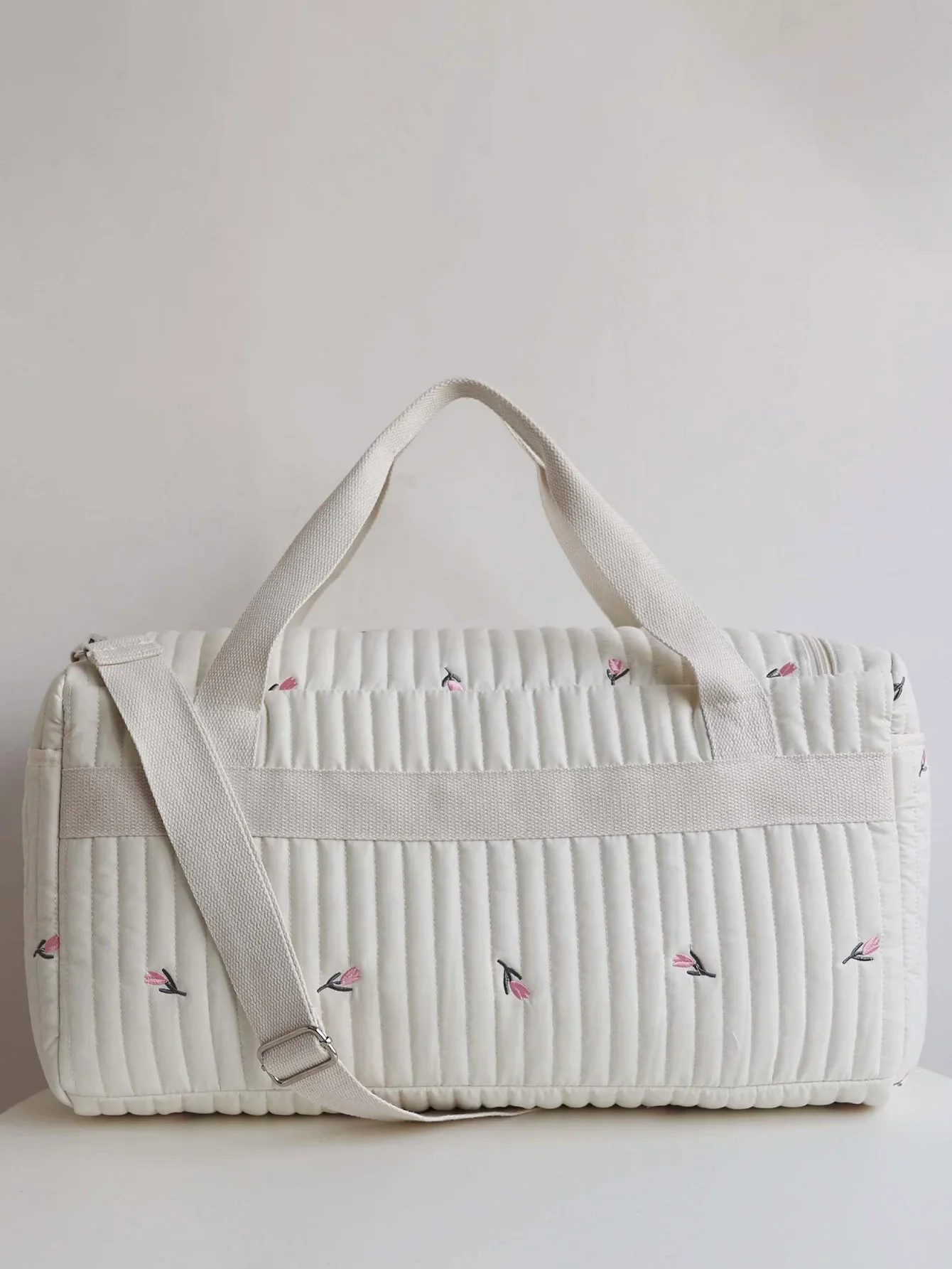 Bolsa de fraldas Quilted Tulip Mommy de grande capacidade com estampa de urso e alça de ombro versátil para cuidados com a mãe e o bebê._voghion.com