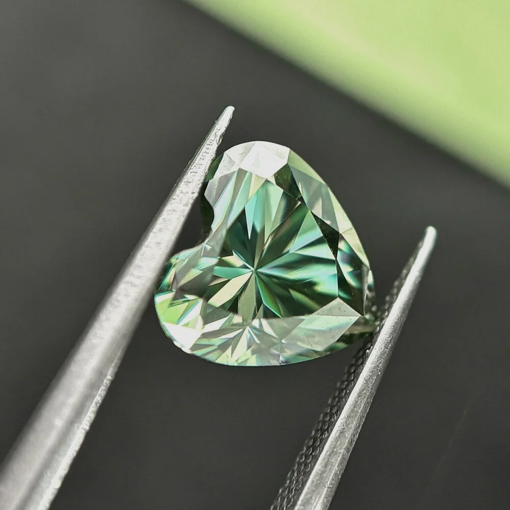 Green Color  High Grade Heart  Shape Brilliant Cut Moissanite Stone  VVS1 with GRA certificate For Jewelery Ring Material make