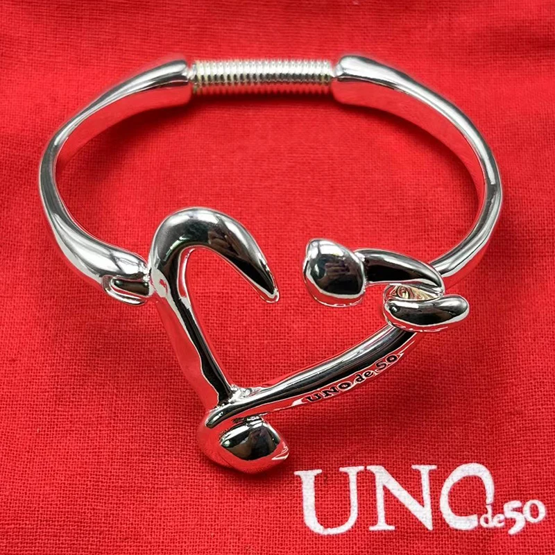 

2023 New UNOde50 European and American Creative Geometry Exquisite Heart shaped Bracelet Women's Romantic Jewelry Gift Bag