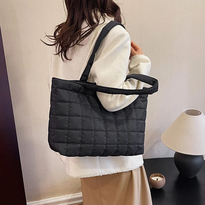 High Quality Winter Large Tote Fashion Feather Padded Handbag Women Underarm Bag Quilted Solid Color Designer Shoulder Bag