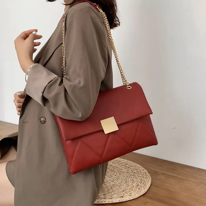 

2023 Premium Feeling Bag Women's New High Capacity Christmas One Shoulder Red Chain Crossbody Bag