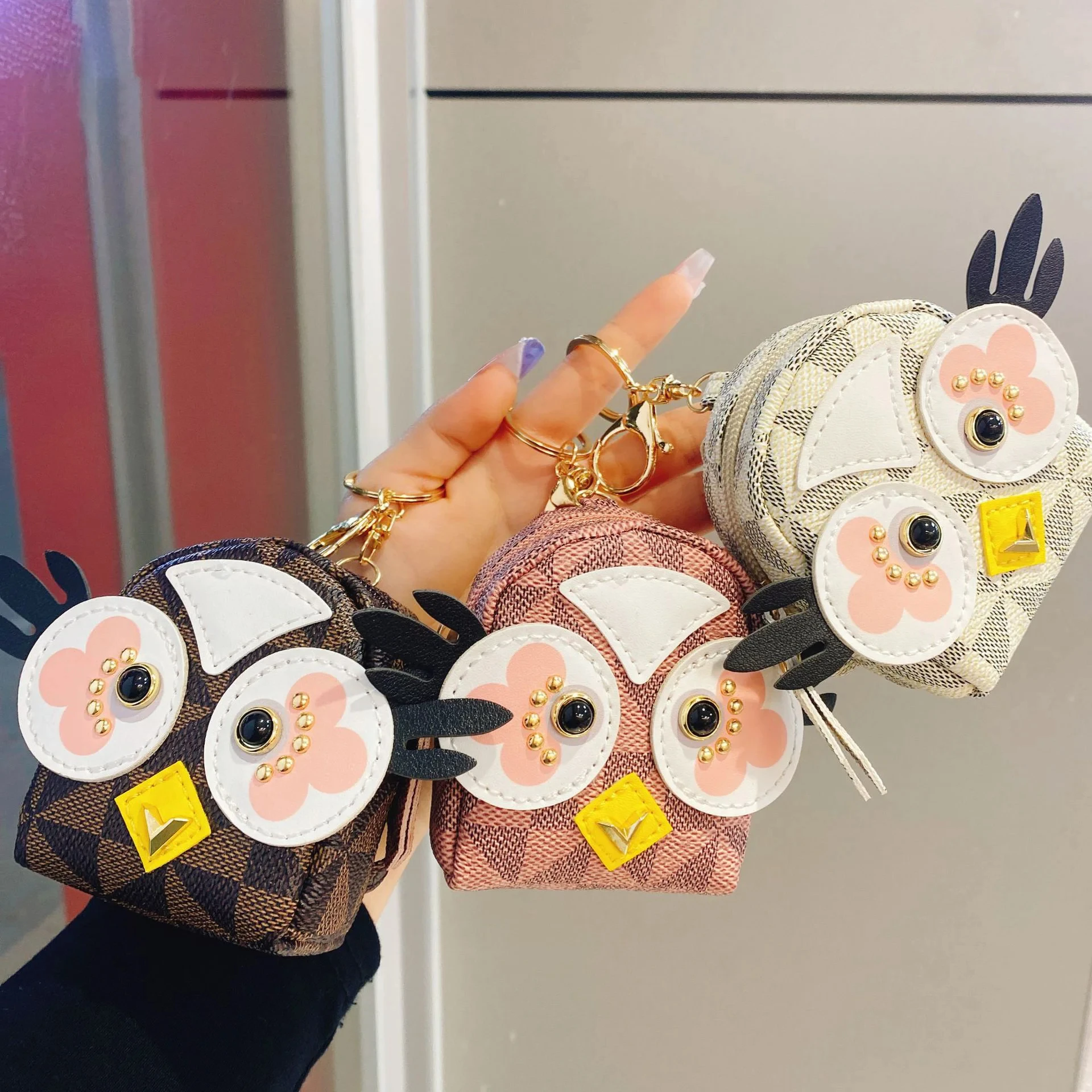 Liobelon Owl Keychains – Cute Crystal Rhinestone Keyrings For Women, Bag Charms, Purse Accessories, Gift For Friends
