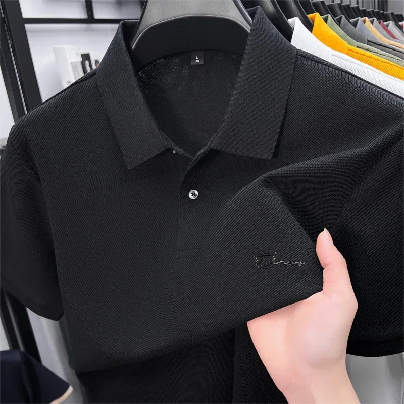 Polo da uomo a tinta unita con risvolto, estiva, a maniche corte, traspirante, in piqué, con stampa semplice sul petto, casual, da lavoro. - immagine 2