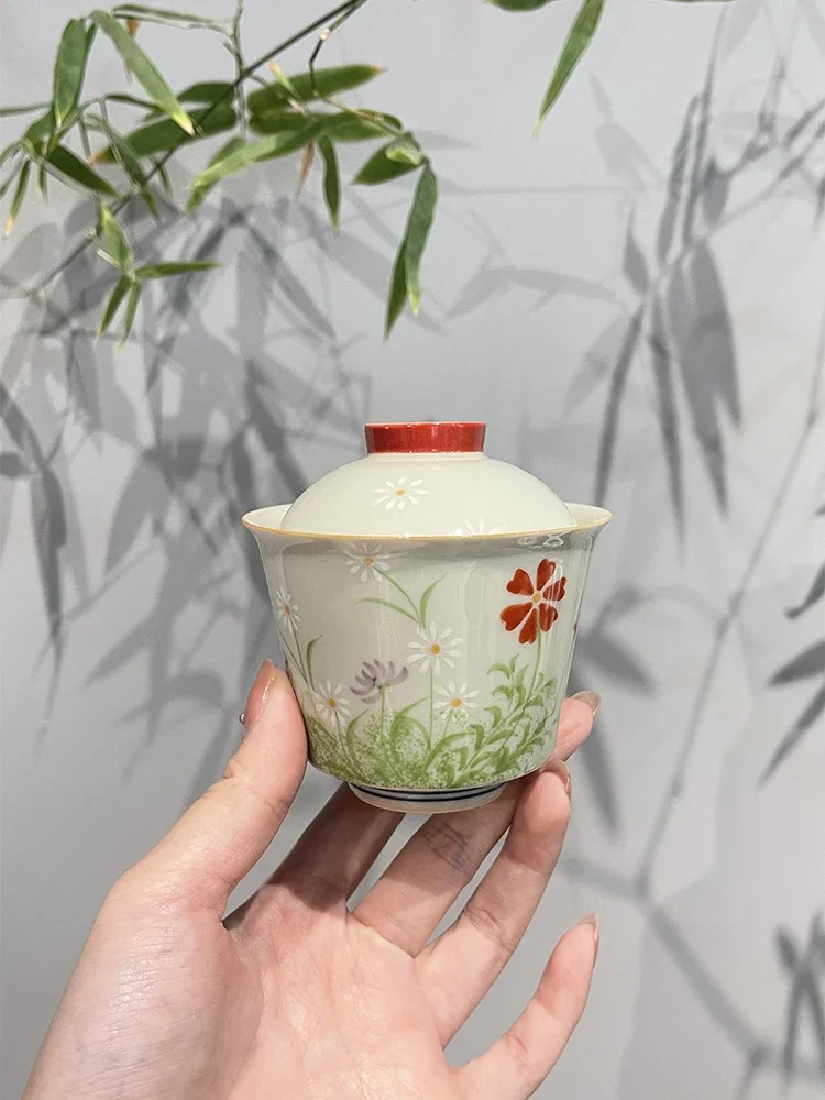 

Underglaze Hand-painted Daisy Tea Making Bowls for Household Use, Ceramic Kung Fu Tea Sets, Gray Glaze Covered Bowls