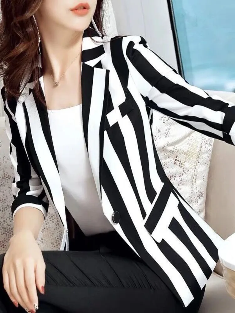 Chaqueta clásica a rayas blancas y negras para mujer, ropa elegante y con vuelto, prendas de vestir que combinan con todo -