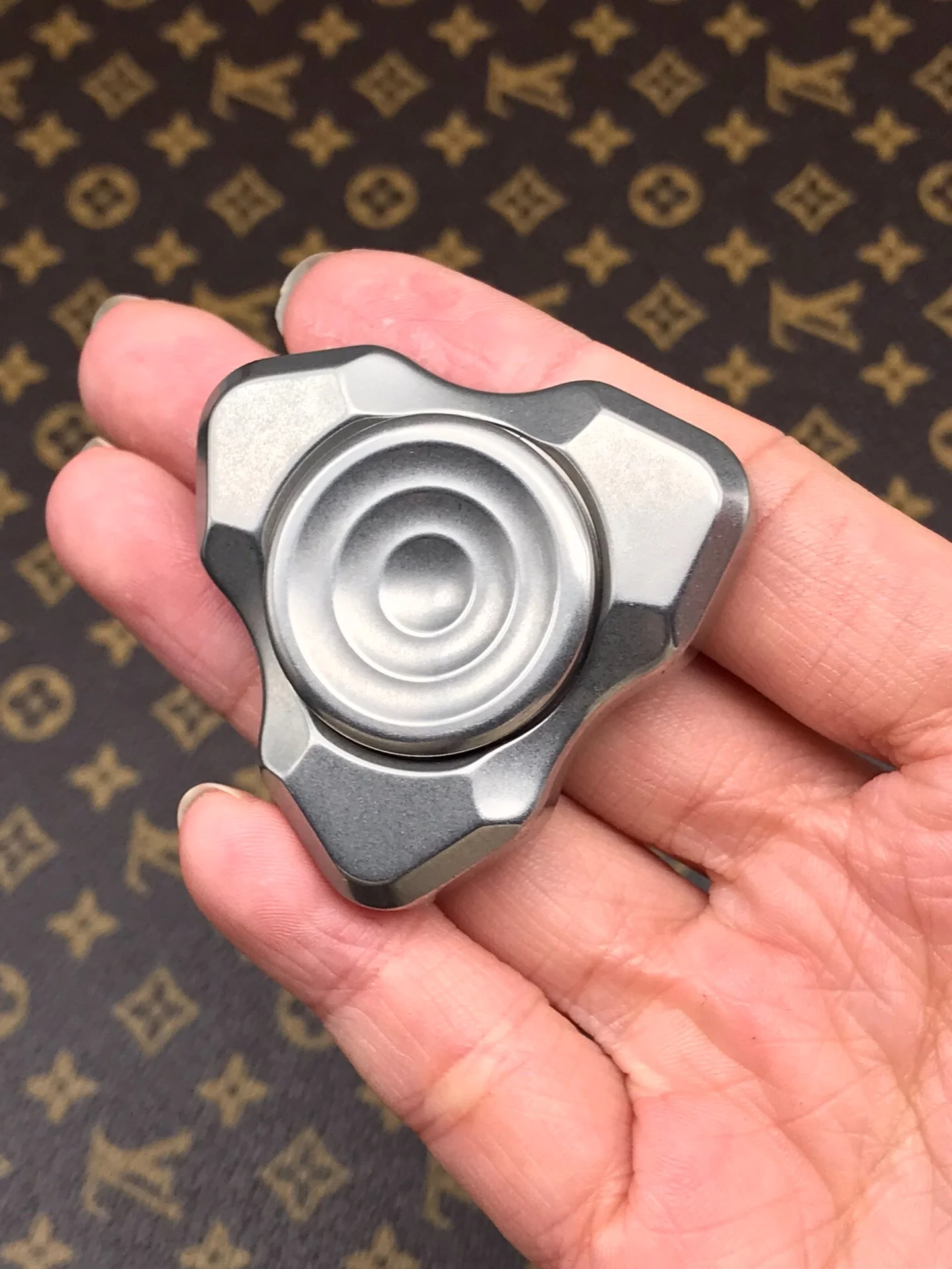 

Uqh gen2 нержавеющая сталь EDC