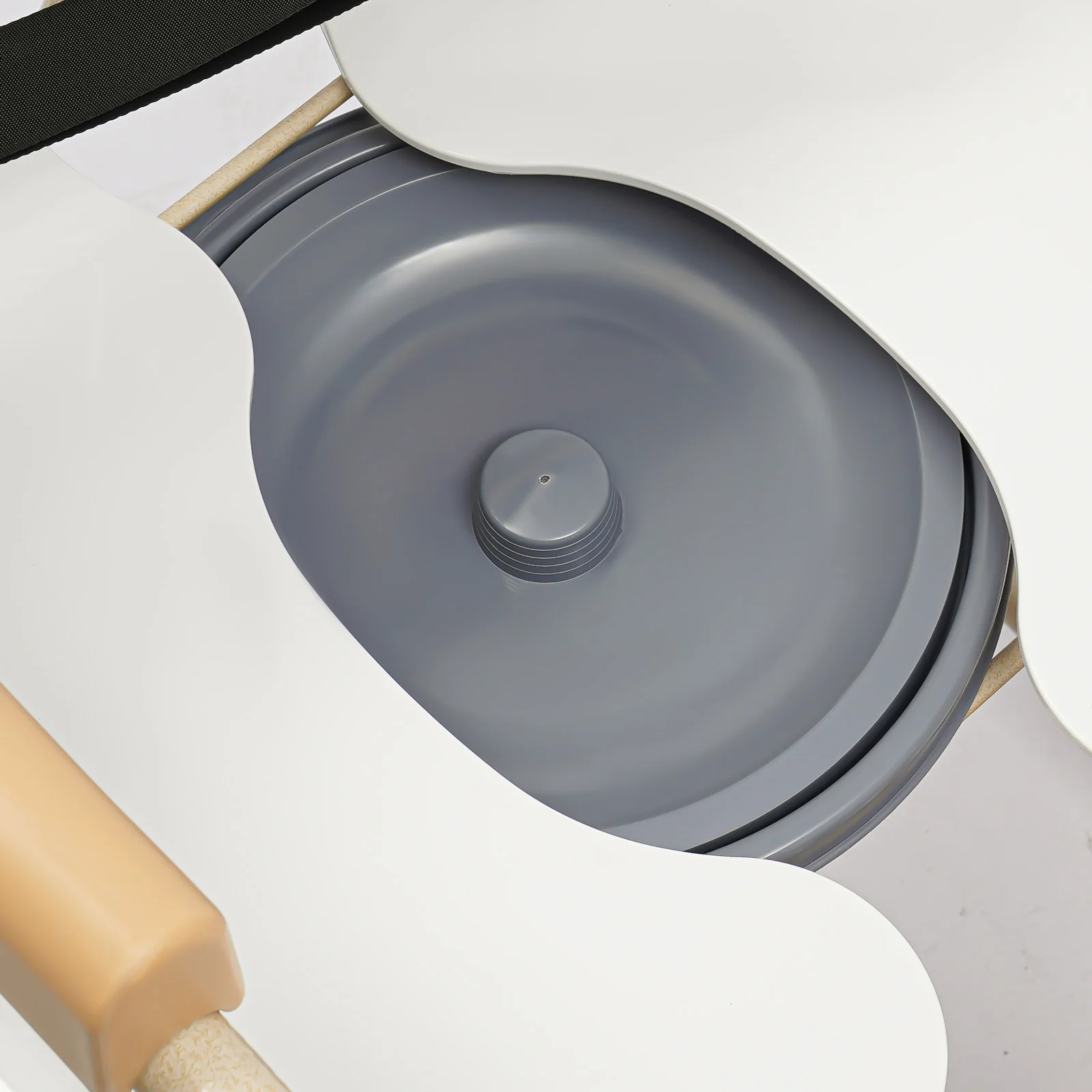 200kg Hydraulischer Patientenlifter für Zuhause 180 ° Tragbarer Transportrollstuhl mit geteilter Rückenlehne und Toilette, 4 bremsbare Universalräder – Detail 6