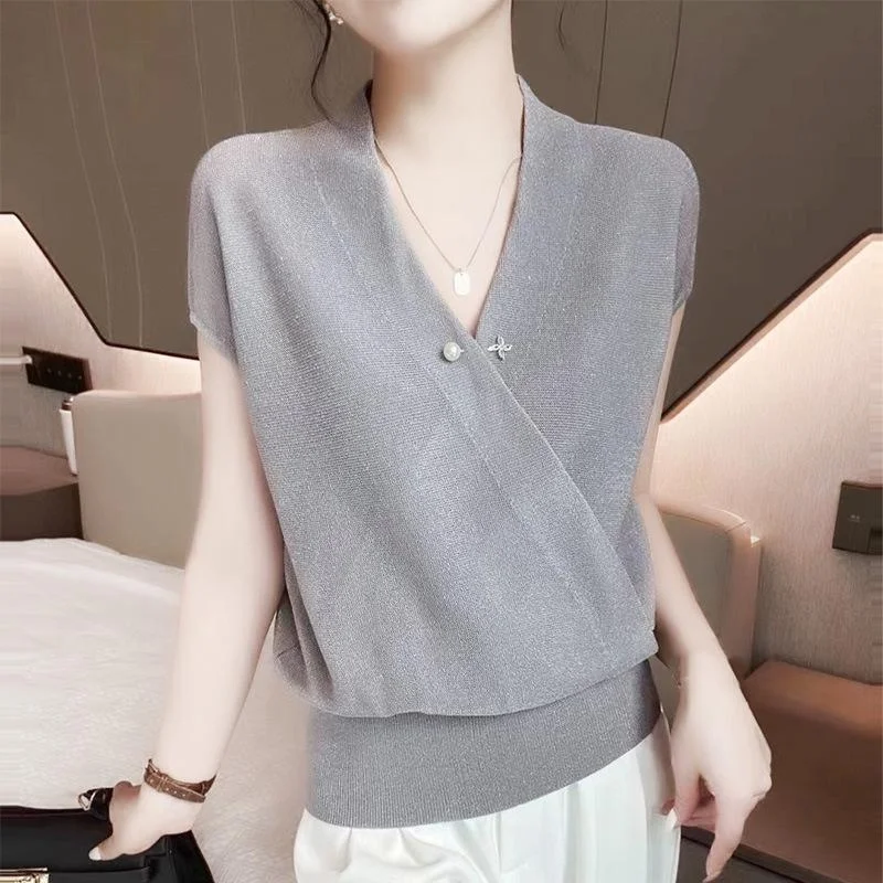 

Exquisite Pearl Button V-Neck Cross Knit Women's 2023 Summer New Shiny Silk Short Sleeve Fashion