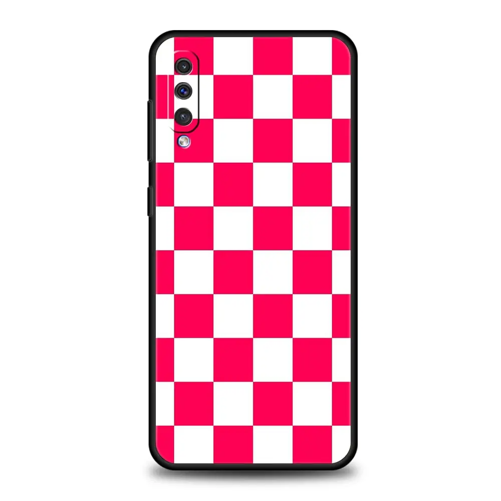Vintage Chessboard Grid Design Case - Timeless Style and Protection