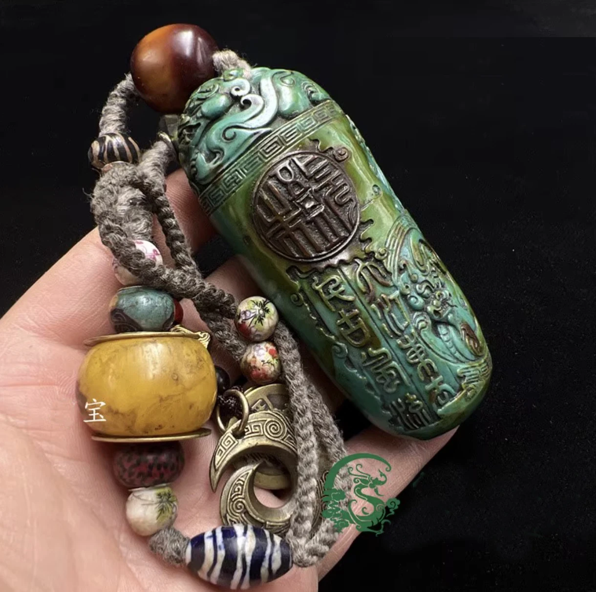 

Antique handlebars, carved turquoise handicrafts, with dragon hidden silver on the mansion pendants