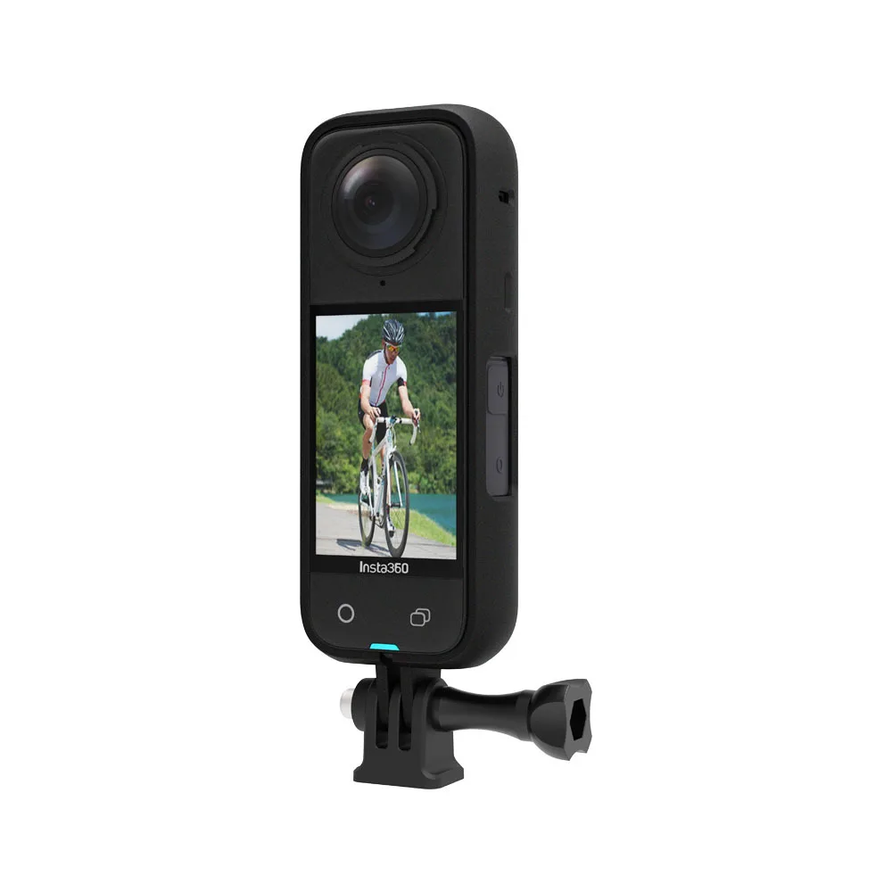 Installation facile de la housse de protection silicone sur Insta360 X3, X4, X5, protégeant contre les chocs et chutes.