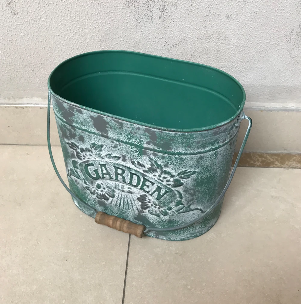 

Wooden Handle Metal Bucket Vintage Rustic Cachepot for Flowers