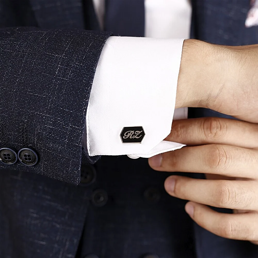 Рисунок 6 - Индивидуальные запонки с именем для мужчин