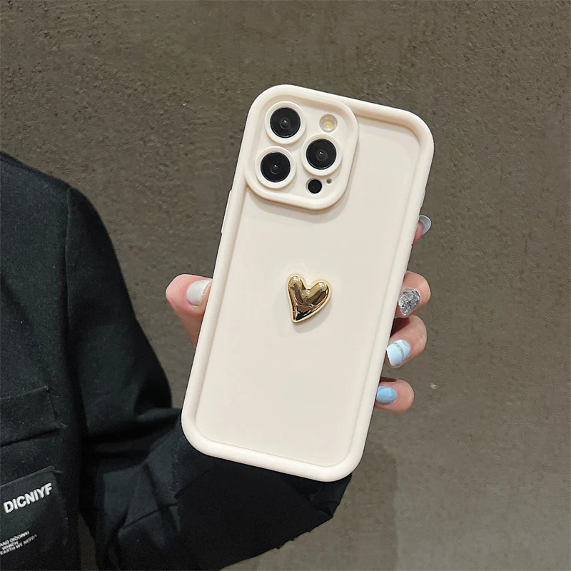 Luxurious 3D Gold Heart Silicone Shockproof Phone Case with Candy Matte Finish