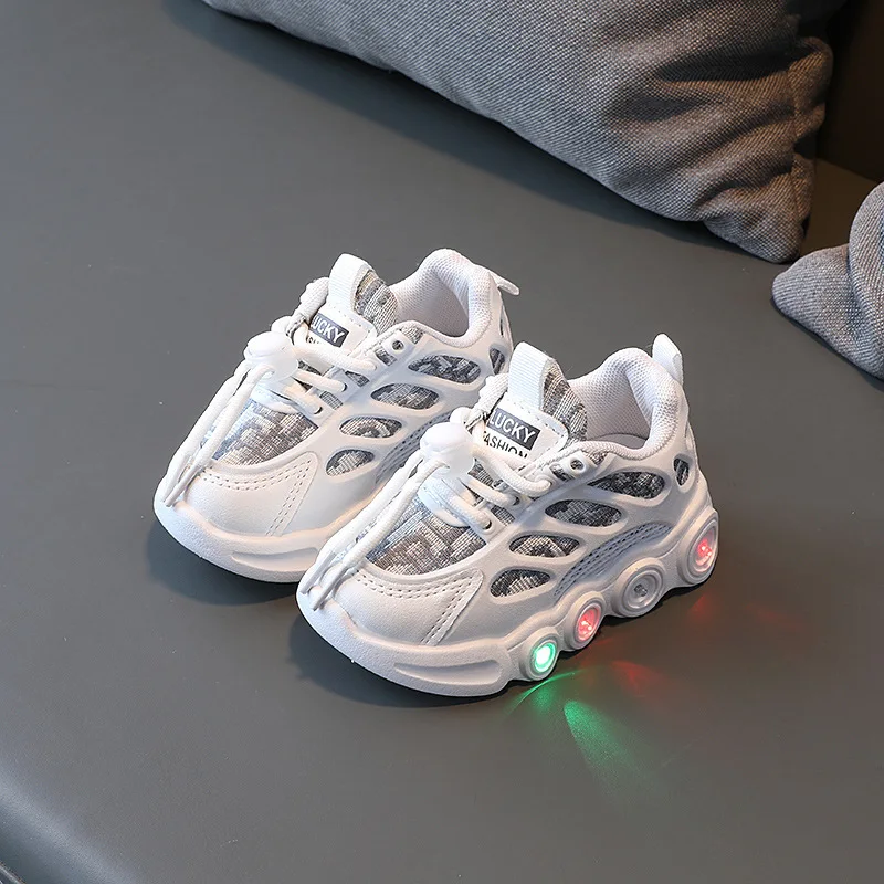 LED Light Boys Shoes Fashion Girls Shoes Children Soft Botton First Walker Baby Sneakers Infant Luminous Kids Tennis Shoes