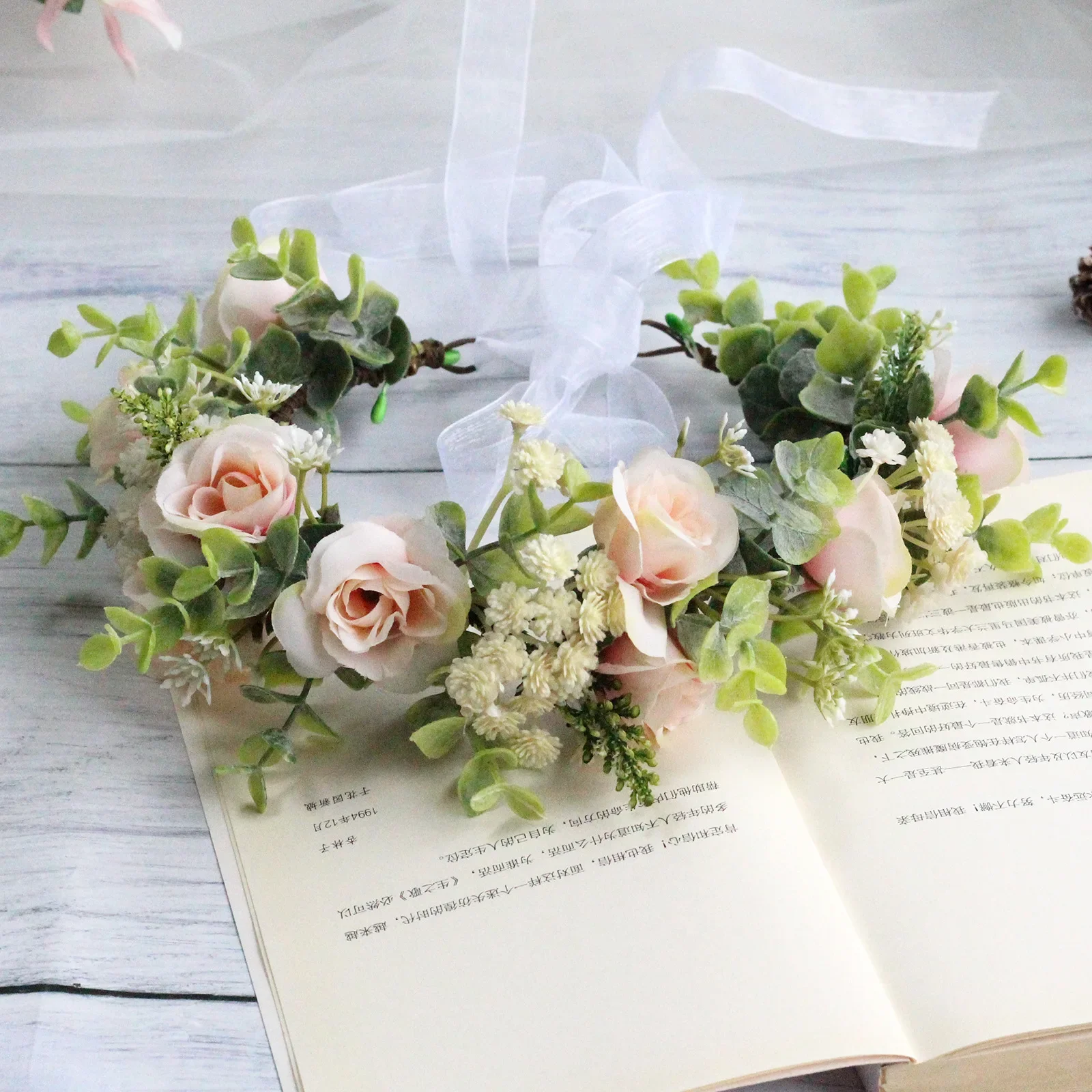 Рисунок 4 - Женская цветочная гирлянда