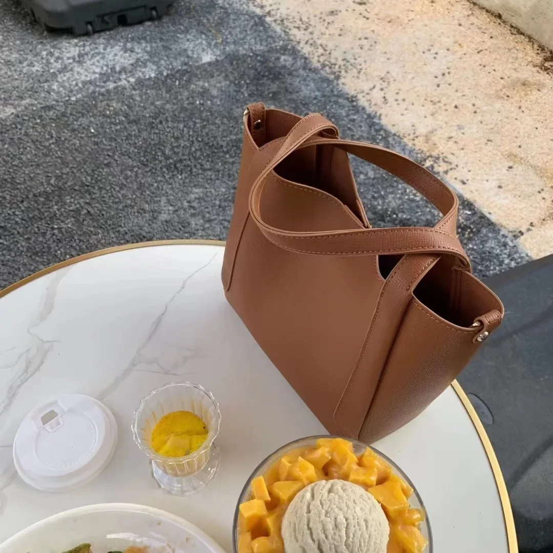 Luxury Brand Bag 2023 Autumn/Winter Single Shoulder Crossbody Bag Simple Fashion Bucket Purses And Handbags