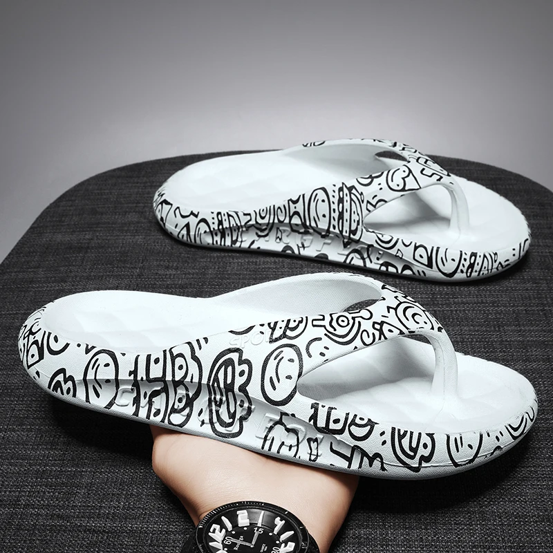 Summer Men's Herringbone Slippers Outdoor Anti-skid Wear-resistant Luxury Sandals Home Bathroom Flat Bottom Soft and Comfortable