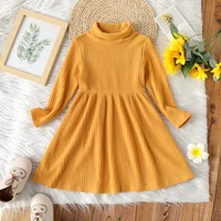 Robe à manches longues côtelée unie à col roulé pour petite fille 1