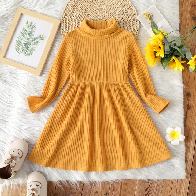 Robe à manches longues côtelée unie à col roulé pour petite fille 1