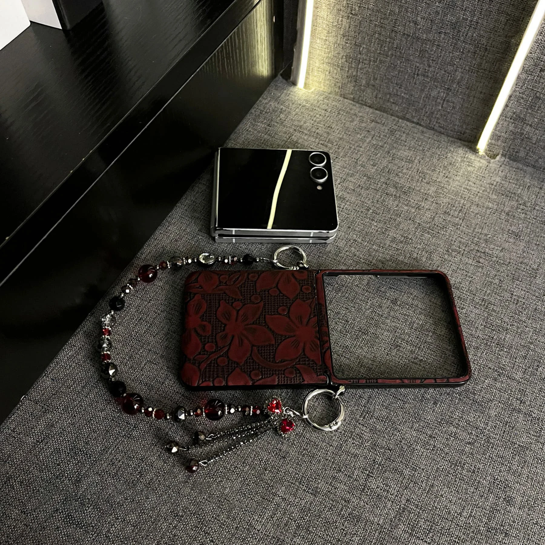 Luxury Dark Red Flower Tassel Crystal Bow Bracelet Phone Case - Stylish Back Cover