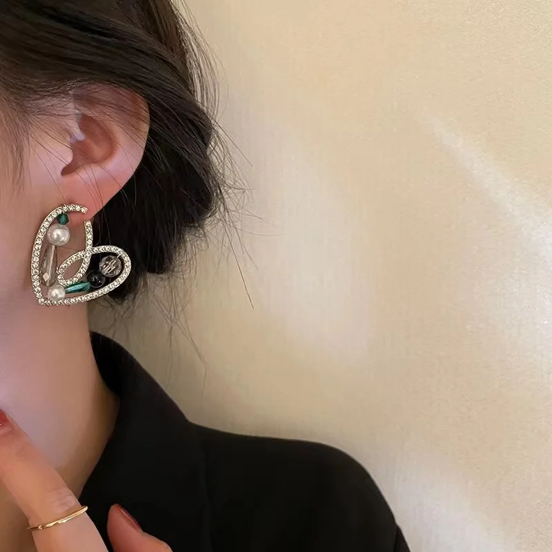 2023 New Fashion Trend Unique Design Elegant Exquisite Light Luxury Love Earrings For Women Jewelry Wedding Party Premium Gift