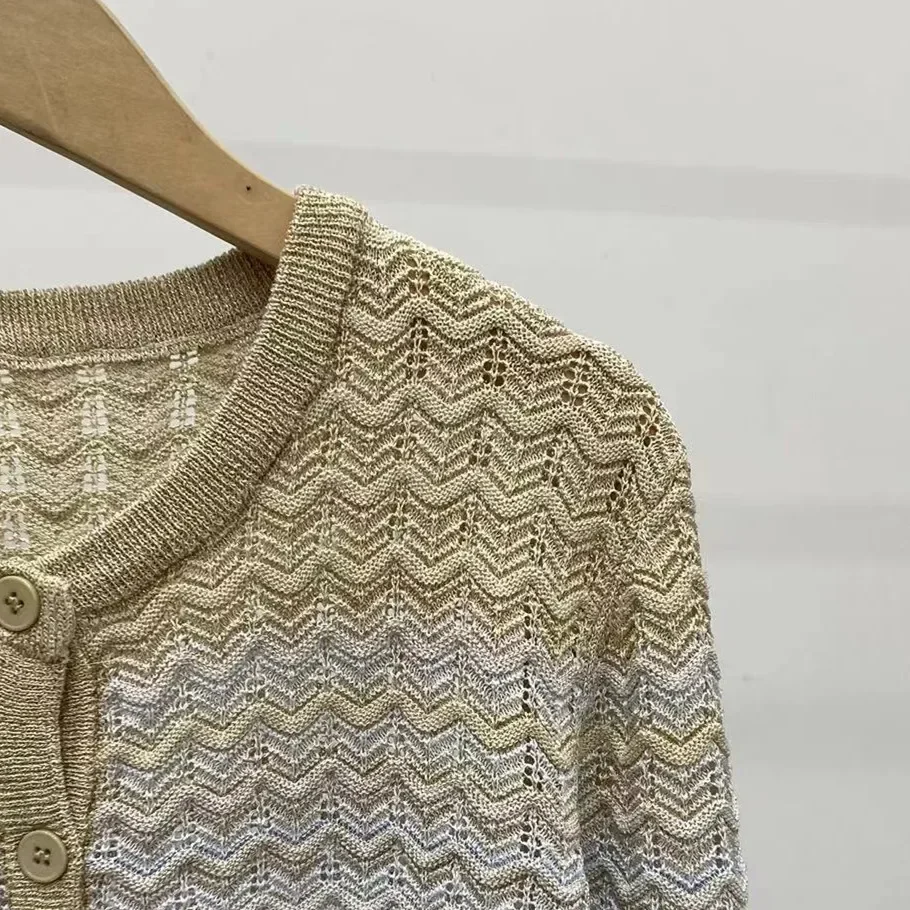 المرأة بلا أكمام جولة الرقبة ضئيلة التدرج موجة نمط...