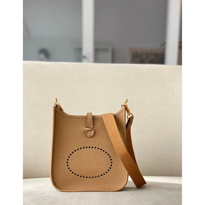 حقيبة كتف كاجوال بتصميم مربع وبألوان موحدة، على شك...