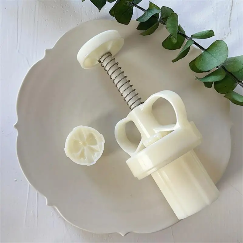 

Mold Mini Peach Blossom Baking Mold Hand Pressure 3.5*3.5cm Mooncake Mold Baking Utensils Pastry Hand Press Tool Household New
