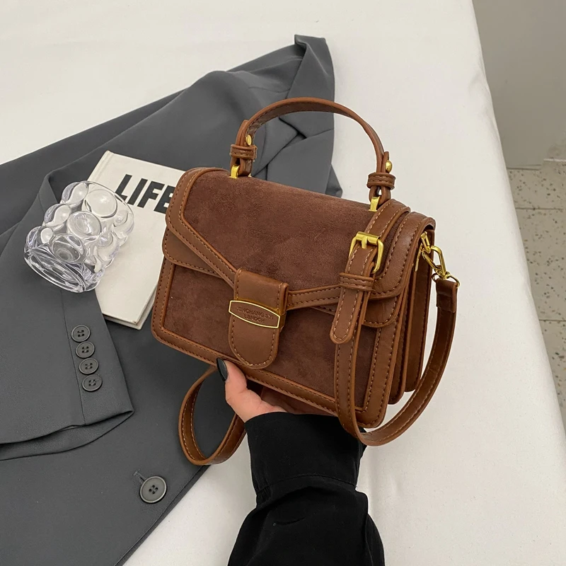 

Fashion Rivet Shoulder Bag Summer New Female Luxury Brand Handbags Vintage Leather Bag for Women With Card Holder And Mirror