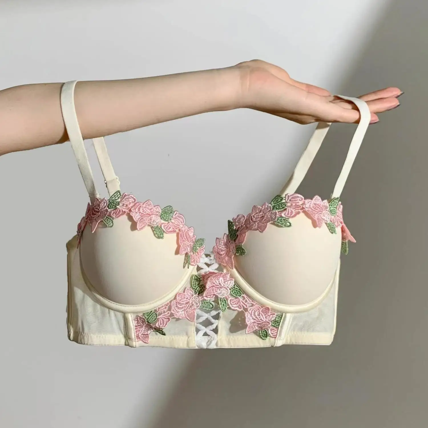 New French Retro Sexy Lace Sweet Floral Embroidery Bra Push-up Bra 2