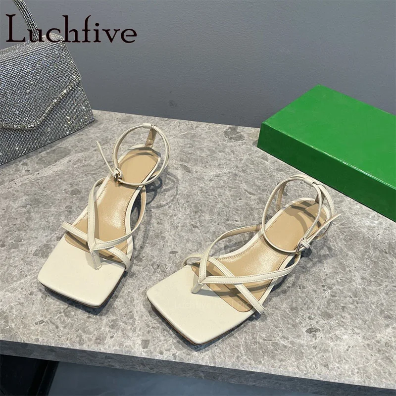 

2023 Summer New Candy Colors Split Toe Sandals Kitten Heels Party Shoes Ankle Wrapped Summer Outwear Runway Leather Shoes Woman