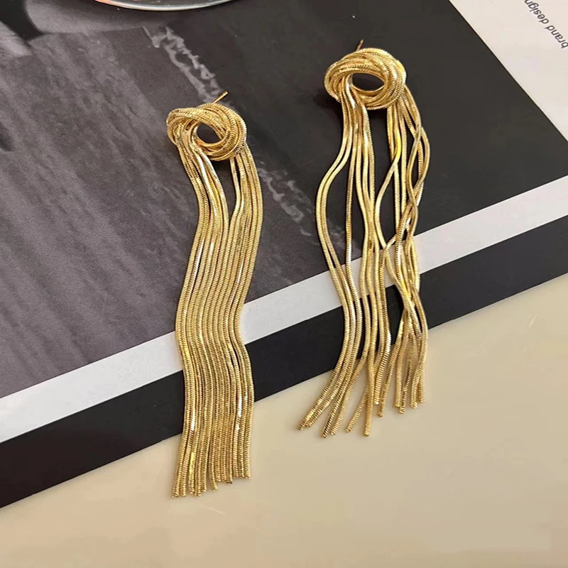 

Fashionable long earrings, original and exquisite women's holiday party jewelry gifts