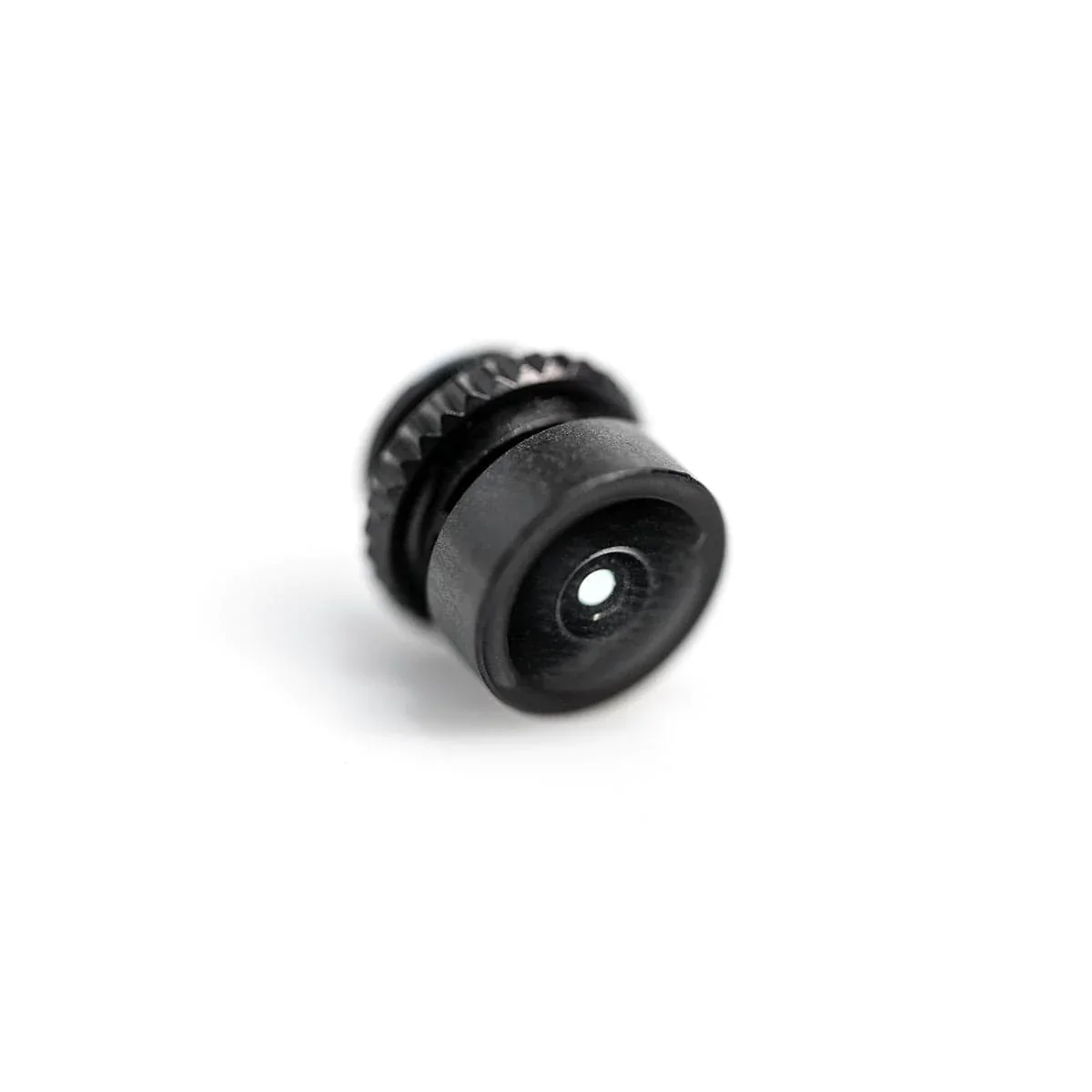 Vue rapprochée de l'objectif caméra FPV Nano 4K Moonlight, montrant les détails de sa construction légère.