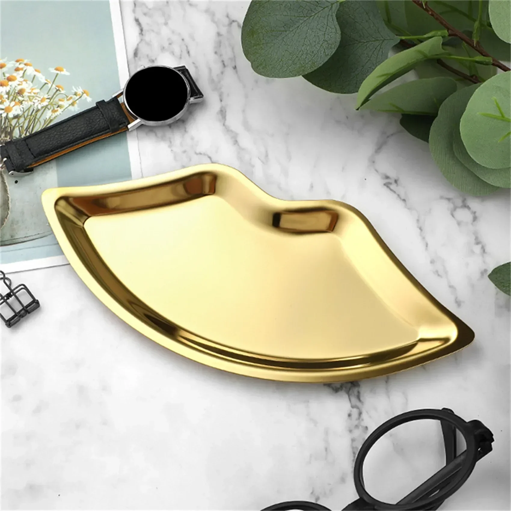 Ins Style Stainless Steel Lip Shaped Jewelry Tray Home Cosmetics Metal Decoration Tray Female Jewelry Storage Tray Decorative