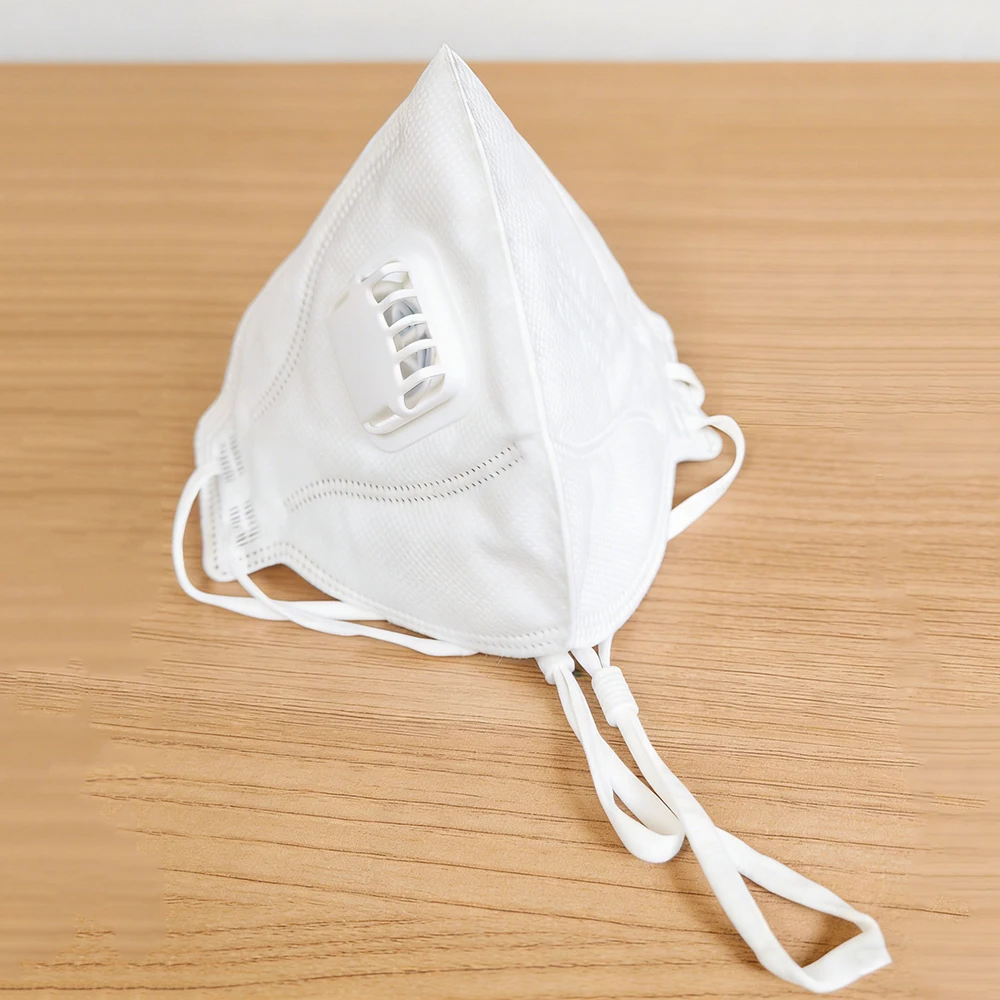 Détail des 6 couches du masque FFP3 jetable homologué CE, protection respiratoire optimale.