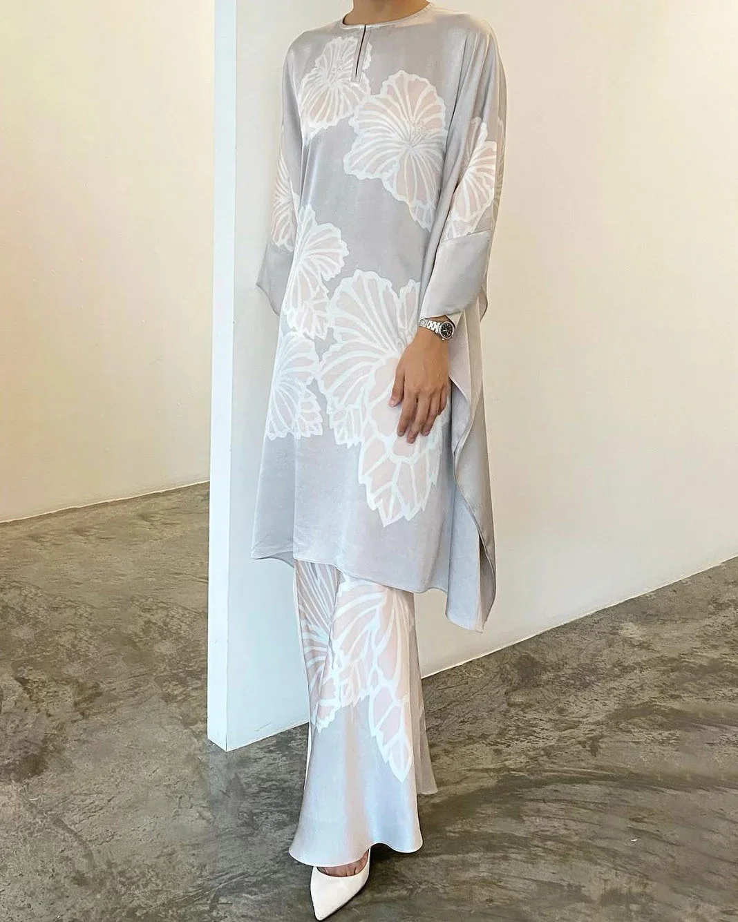 02White