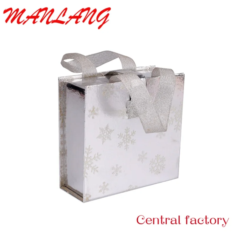 

Custom Metalized Silver Paper Packaging Box With Handle Exquisite Fold Gift Box For Candle